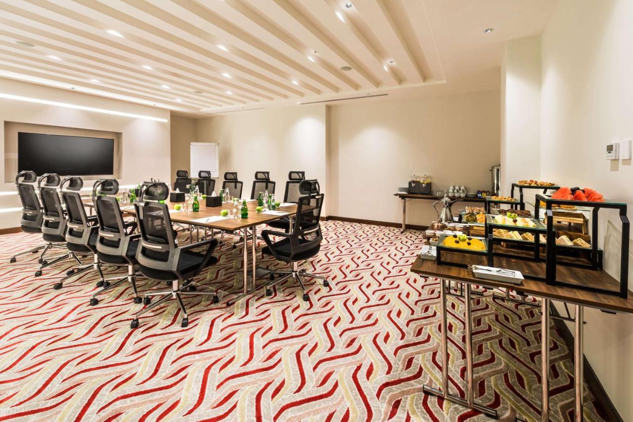 Best Western Plus Al Qurayyat City Center Екстер'єр фото