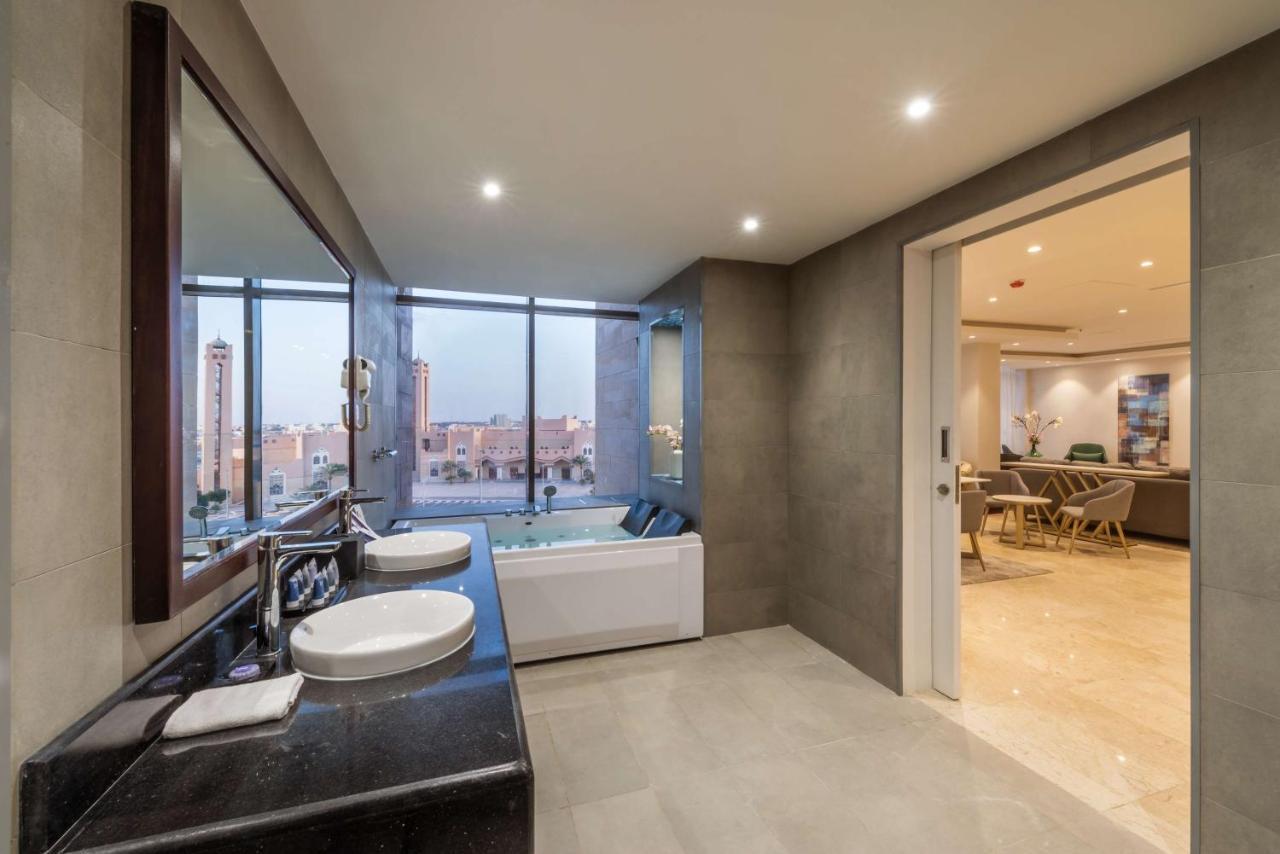 Best Western Plus Al Qurayyat City Center Екстер'єр фото