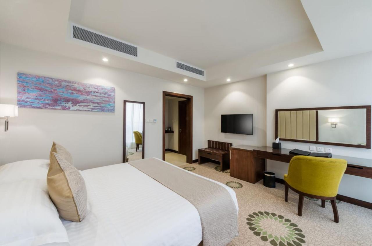 Best Western Plus Al Qurayyat City Center Екстер'єр фото