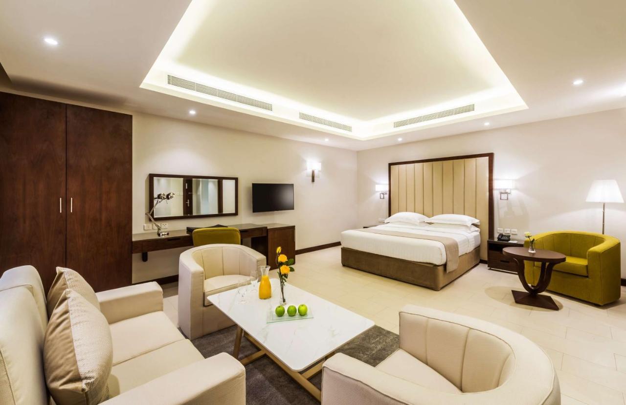 Best Western Plus Al Qurayyat City Center Екстер'єр фото