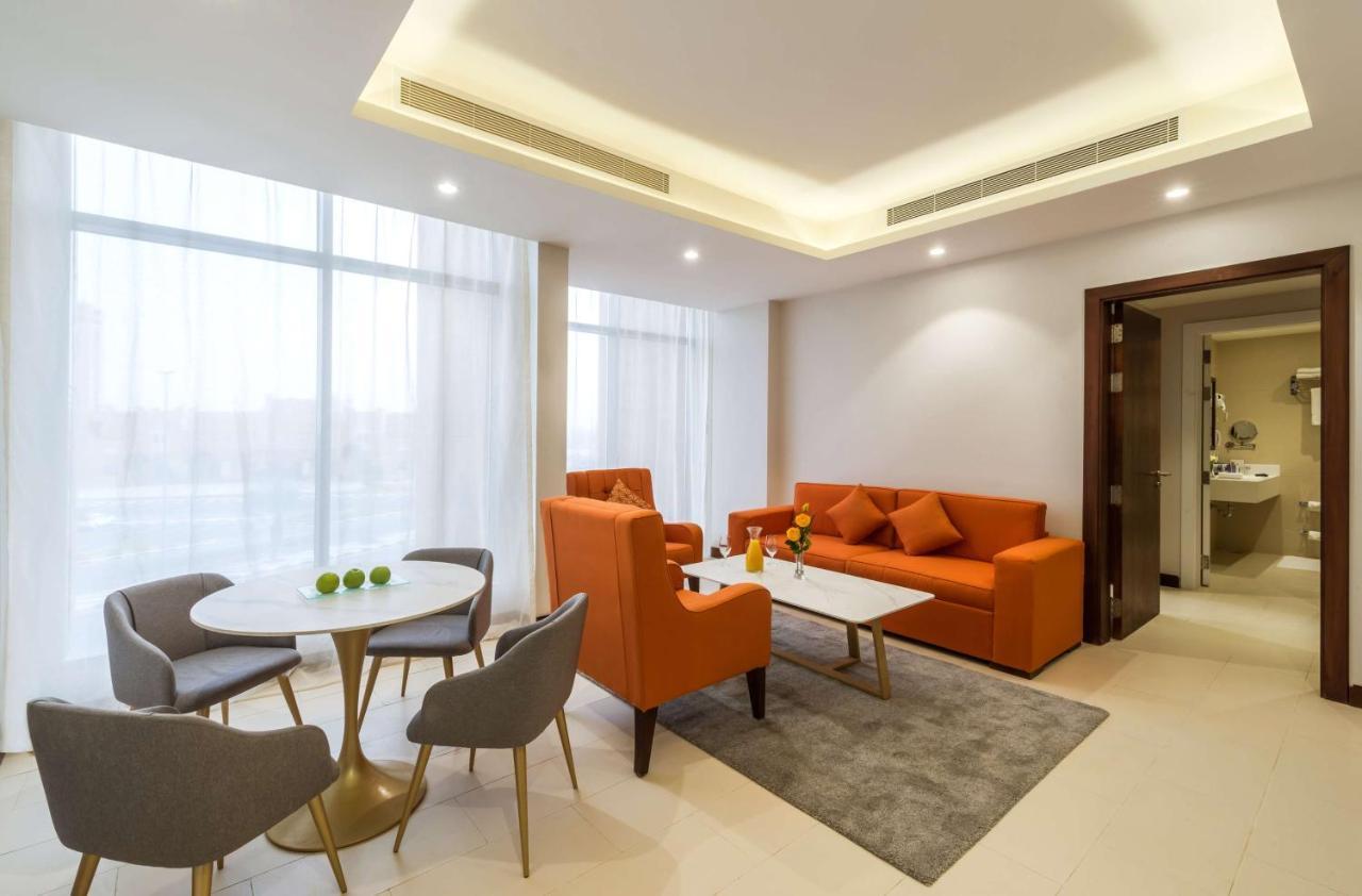Best Western Plus Al Qurayyat City Center Екстер'єр фото